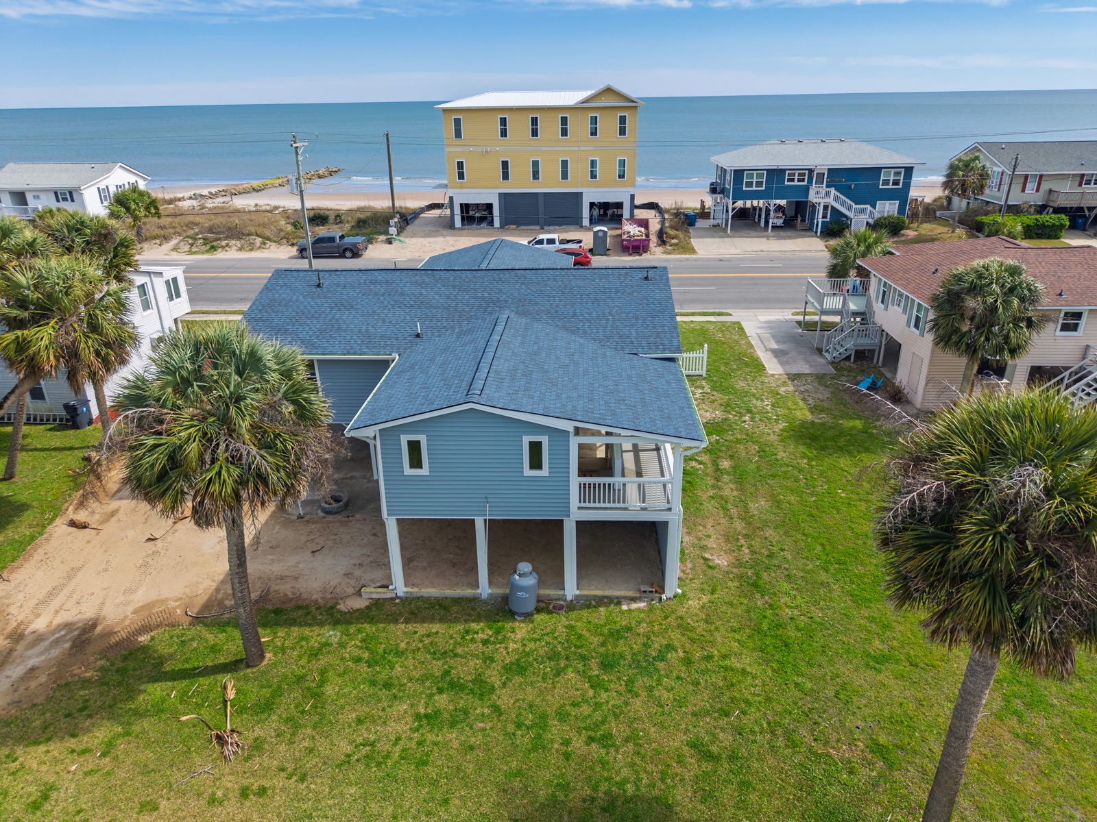 Custom blue shingle roof in “Atlantic Blue”